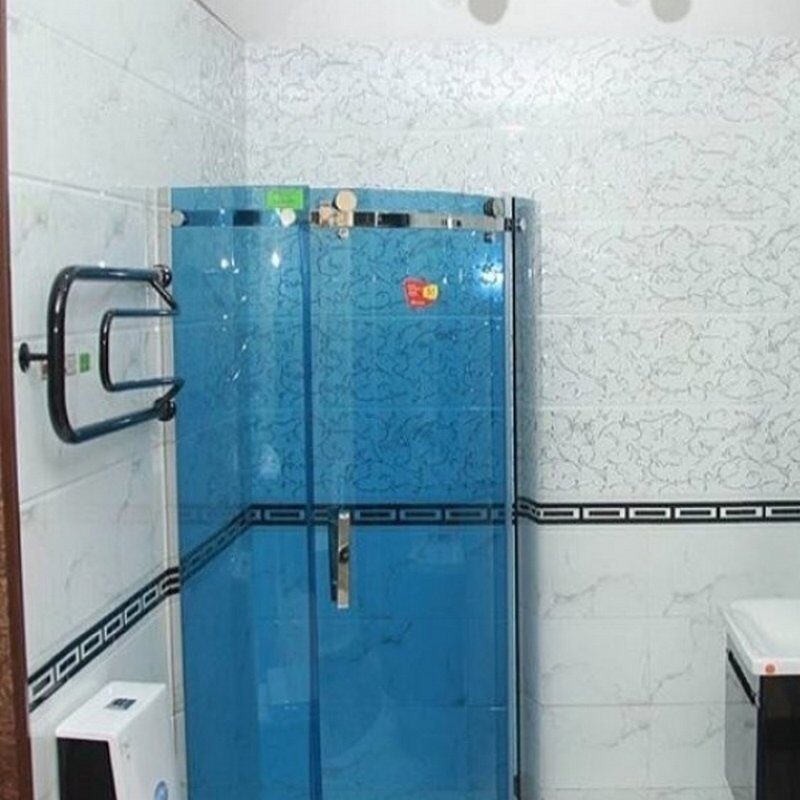 угловые душевые кабины для маленькой ванной